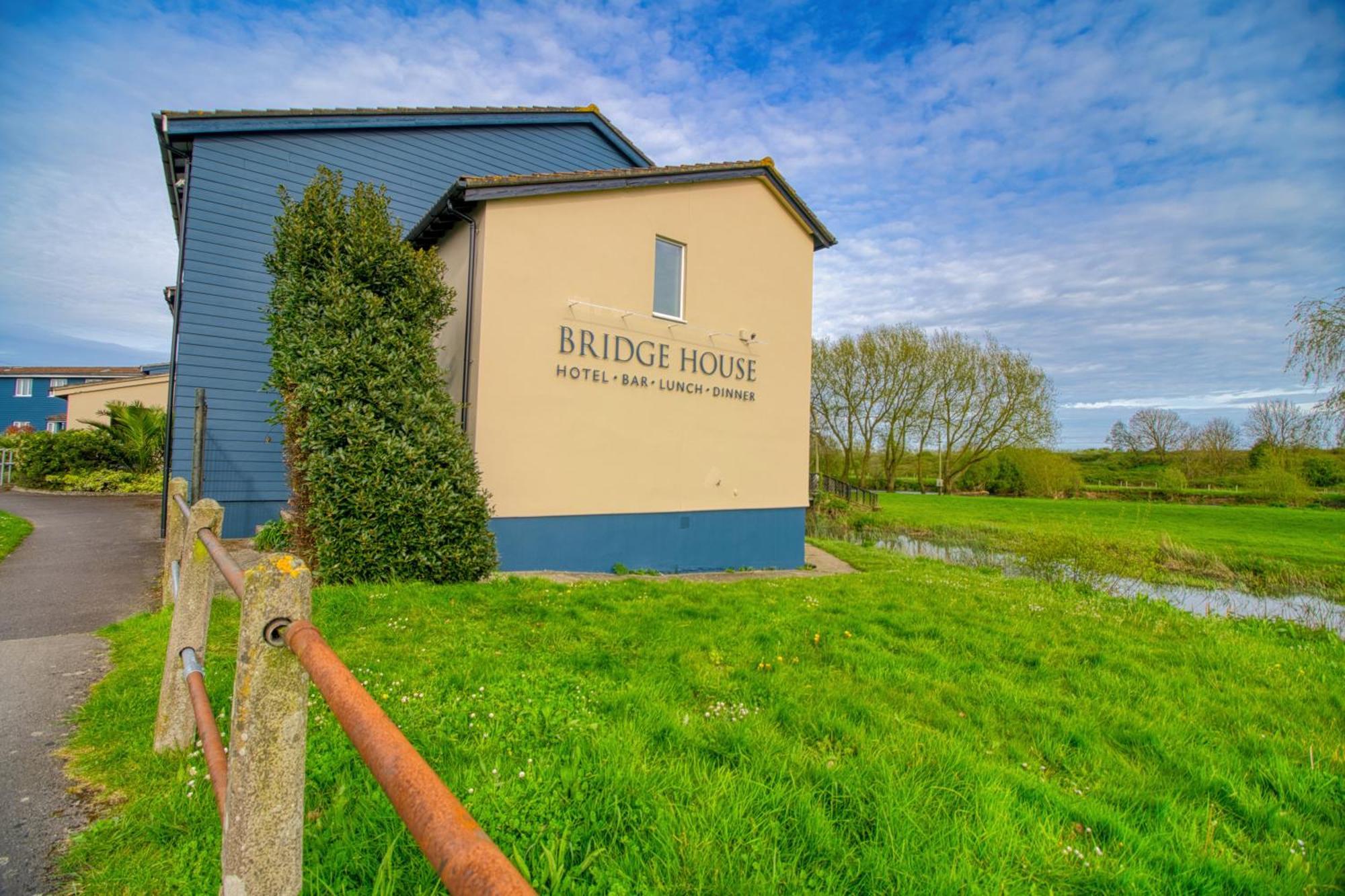 The Bridge House; BW Signature Collection Ferndown Bagian luar foto